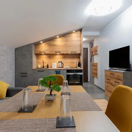 Апартаменты Urban Five #3 - Stylish One-bedroom With Kitchen & Parking Велико-Тырново