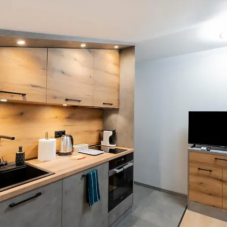 Urban Five #3 - Stylish One-bedroom With Kitchen & Parking Apartment