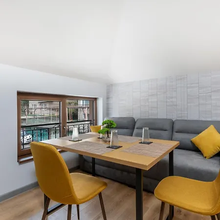 Urban Five #3 - Stylish One-bedroom With Kitchen & Parking * Велико-Тырново