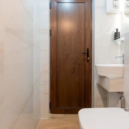 Urban Five #3 - Stylish One-bedroom With Kitchen & Parking * Велико-Тырново