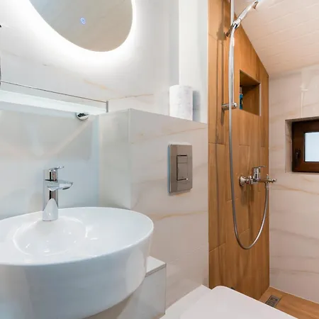 Urban Five #3 - Stylish One-bedroom With Kitchen & Parking Apartment Veliko Tarnovo