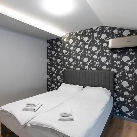 Urban Five #3 - Stylish One-bedroom With Kitchen & Parking Апартаменты Велико-Тырново