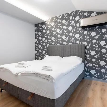 Urban Five #3 - Stylish One-bedroom With Kitchen & Parking Апартаменты Велико-Тырново