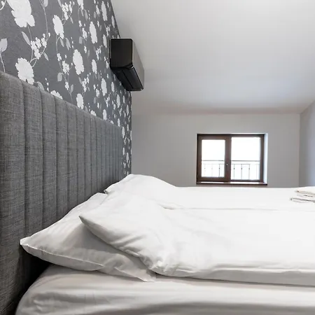 Urban Five #3 - Stylish One-bedroom With Kitchen & Parking * Велико-Тырново