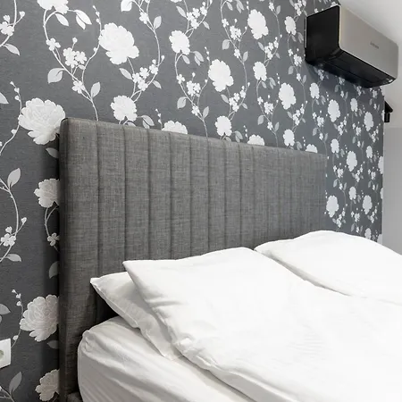 Urban Five #3 - Stylish One-bedroom With Kitchen & Parking * Велико-Тырново