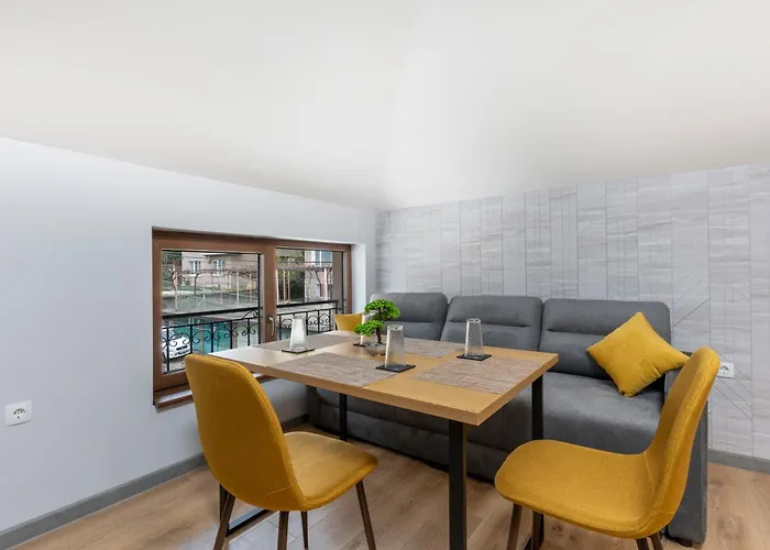 Urban Five #3 - Stylish One-bedroom With Kitchen & Parking * Veliko Tărnovo