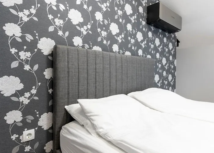 Urban Five #3 - Stylish One-bedroom With Kitchen & Parking * Veliko Tarnovo